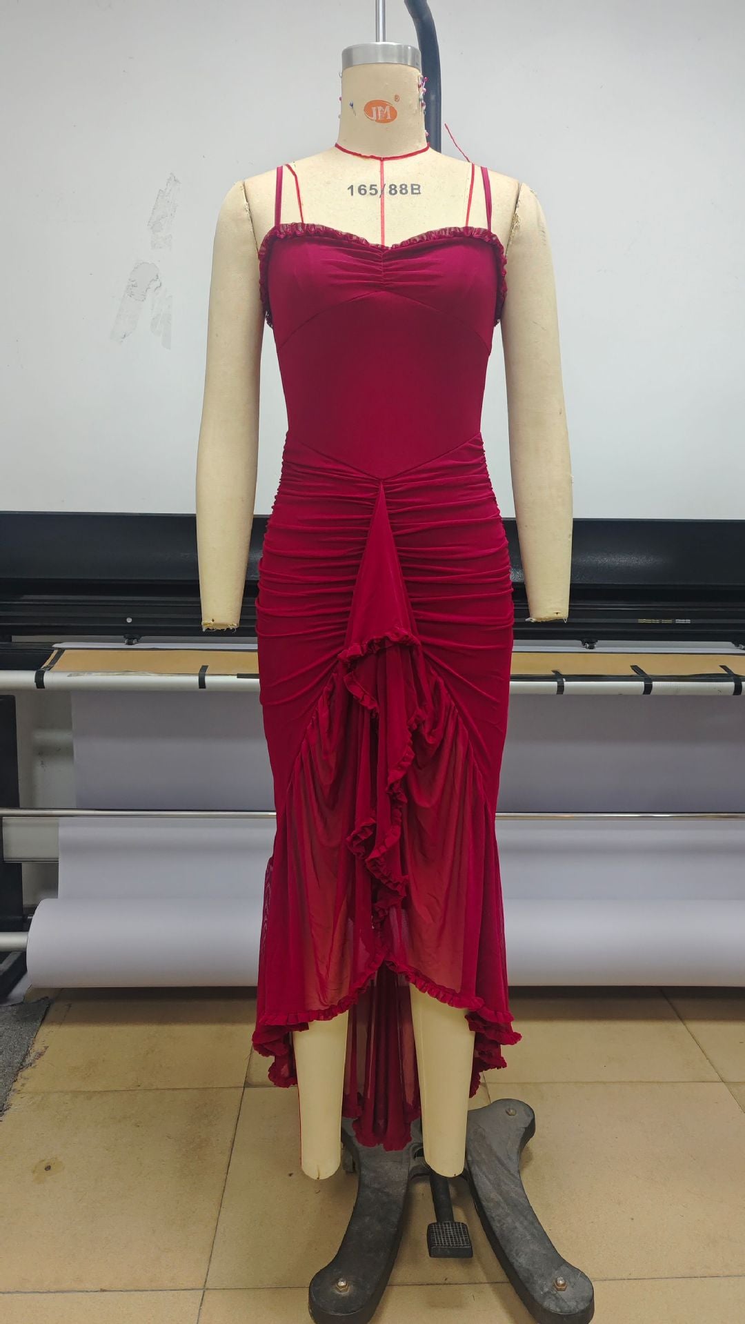 Ärmelloses langes Kleid mit Spaghettiträgern
