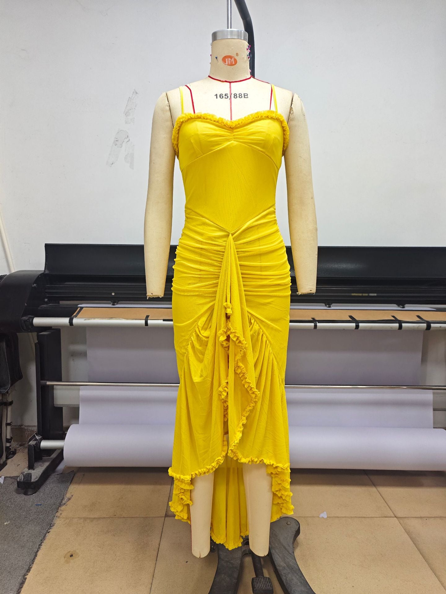 Ärmelloses langes Kleid mit Spaghettiträgern