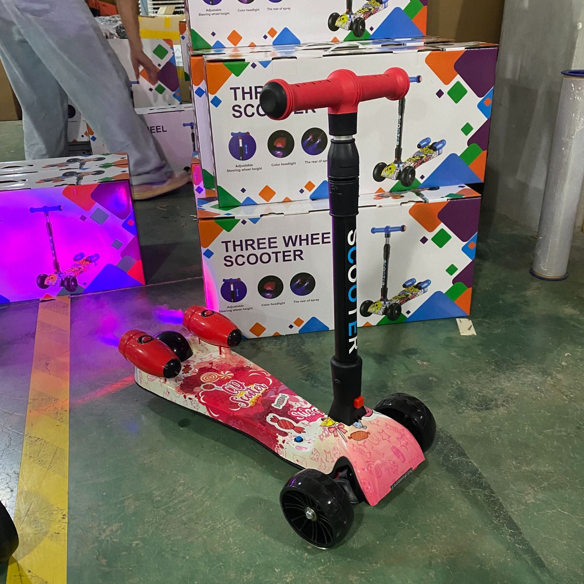 Kids Spray Smoke Foldable Electric Scooter with LED Lights