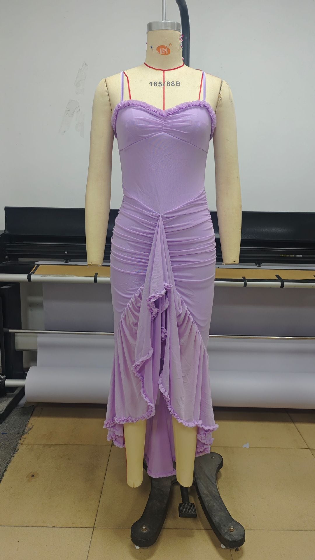 Ärmelloses langes Kleid mit Spaghettiträgern