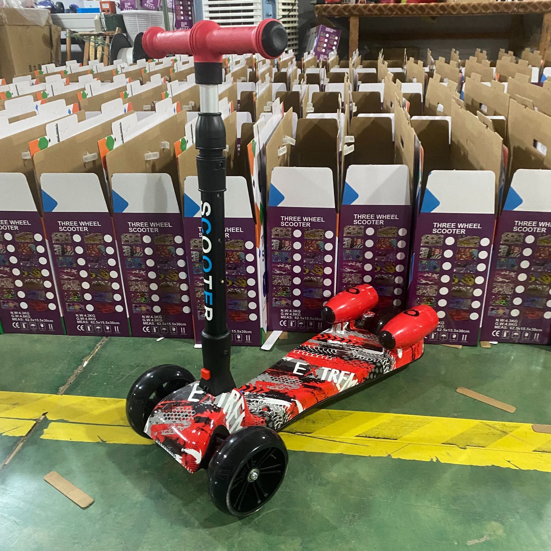 Kids Spray Smoke Foldable Electric Scooter with LED Lights