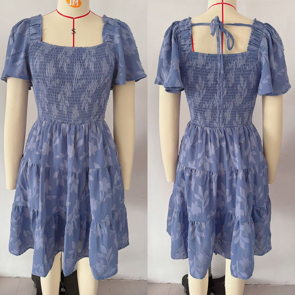 Geblümtes Kleid mit eckigem Ausschnitt und ausgestellten Ärmeln