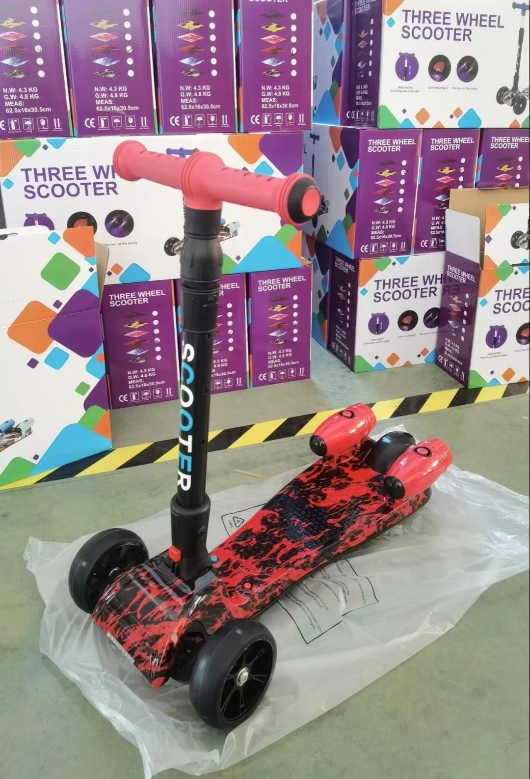 Kids Spray Smoke Foldable Electric Scooter with LED Lights