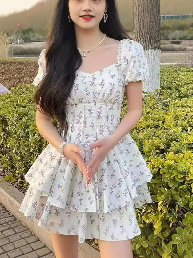 Geblümtes Kleid