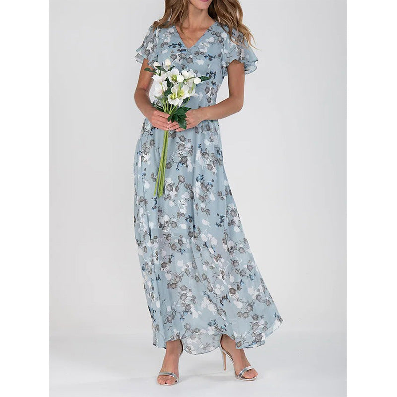 Kleid mit V-Ausschnitt und enger Taille