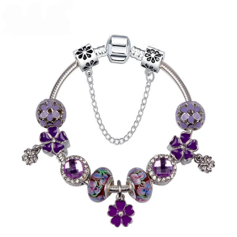 Violettes vierblättriges Kleeblatt-Anhänger-Armband – Funkelnde Zirkonharzglasperlen (17cm)