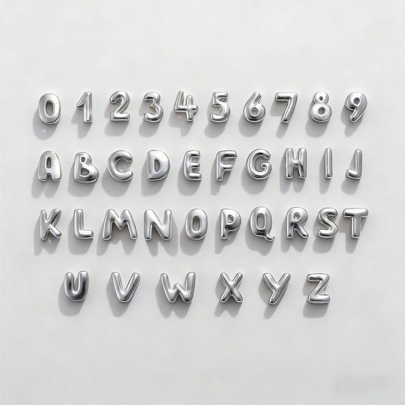 Halskette mit individuellem Buchstabenanhänger und einem kompletten Set Buchstabenperlen von A bis Z, 10mm Herzanhänger, drei Farben erhältlich, inklusive Kettenzubehör - Silber