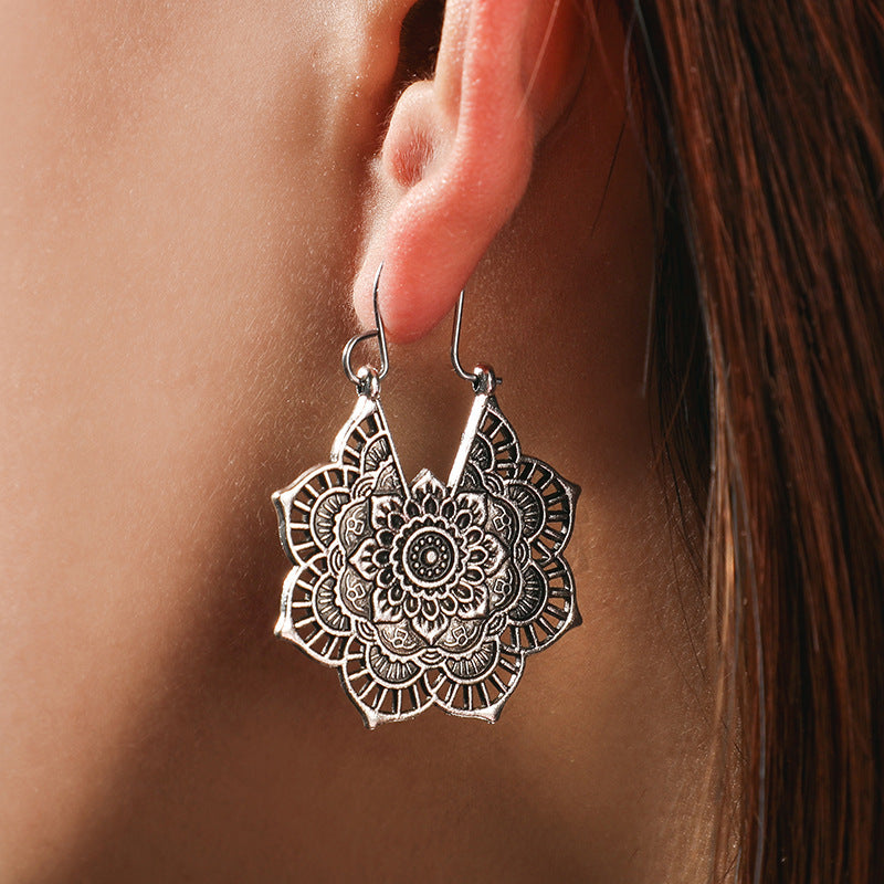 Vintage-Ohrhänger mit Silber-Mandala-Blumen-Design