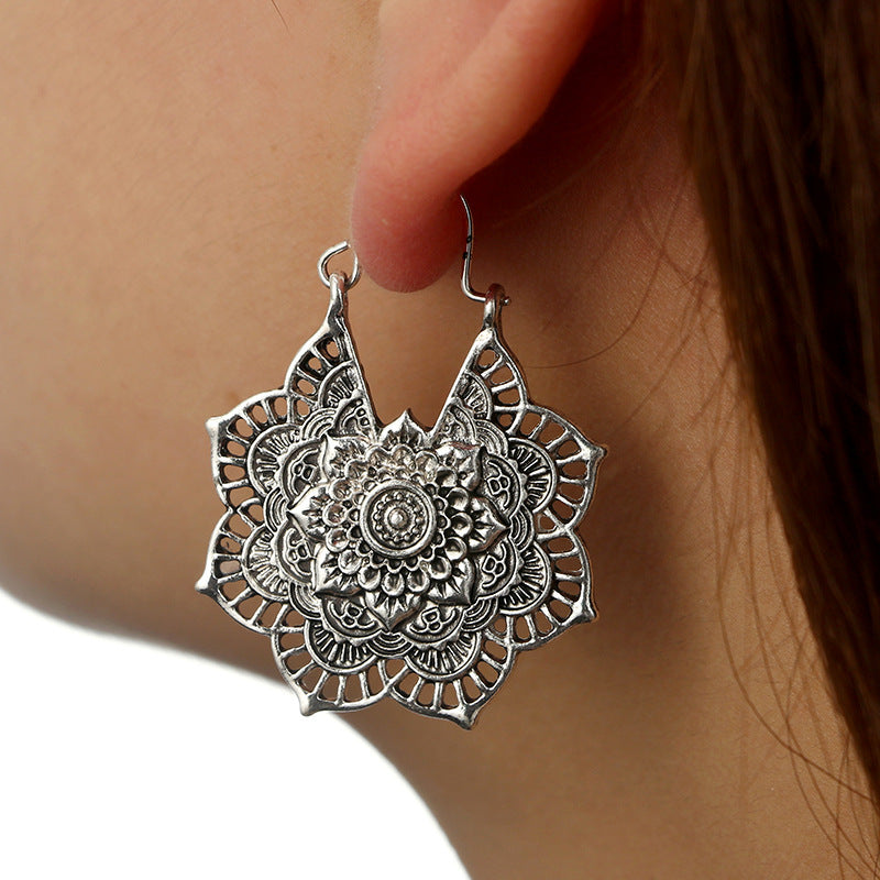 Vintage-Ohrhänger mit Silber-Mandala-Blumen-Design