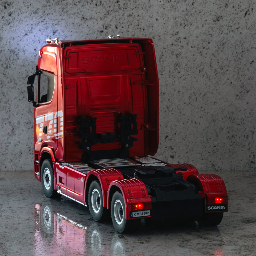 Scania Ferngesteuerter Sattelzug mit Lichtern, Geräuschen und Lenkeinstellung