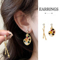 Künstlerische asymmetrische Ohrringe, Pinsel- und Zeichenbrett-Design, kreativer Schmuck