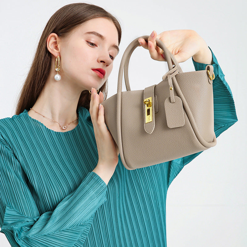 Beige Damenhandtasche aus echtem Leder – stylische Beuteltasche mit Henkel und Crossbody-Riemen