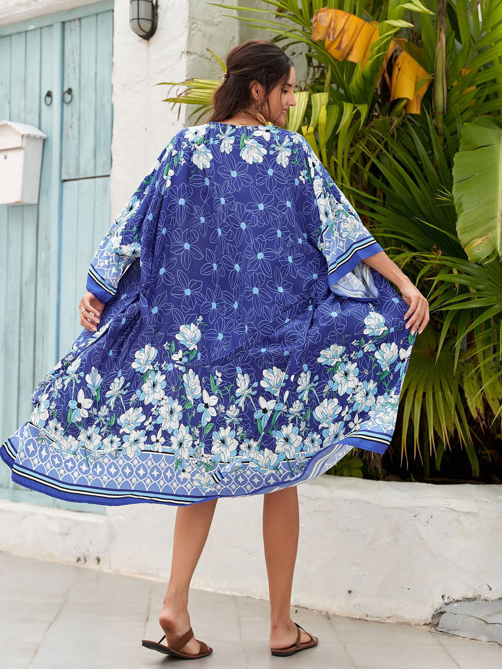 Blauer, leichter Strand-Cardigan für Damen – Kimono mit Blumenmuster