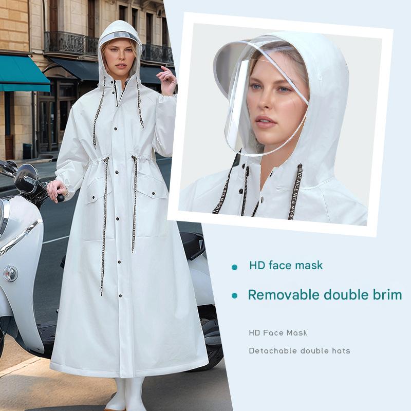 Weißer langer wasserdichter Regenmantel für Damen mit Kapuze und Visor – stylische Regenjacke (Größe M)