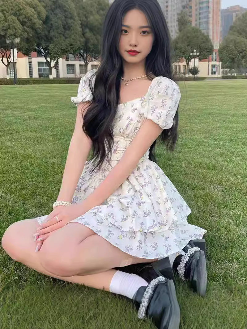 Geblümtes Kleid
