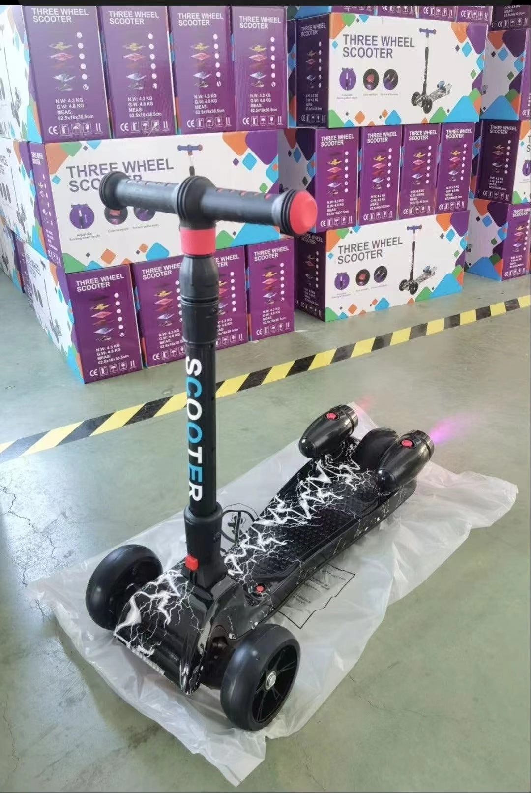 Kids Spray Smoke Foldable Electric Scooter with LED Lights