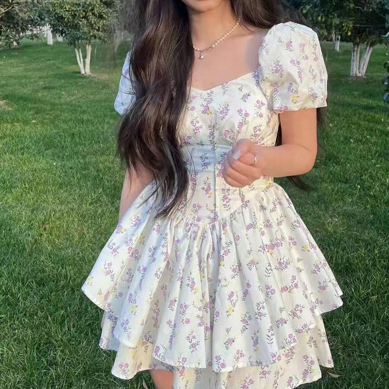 Geblümtes Kleid