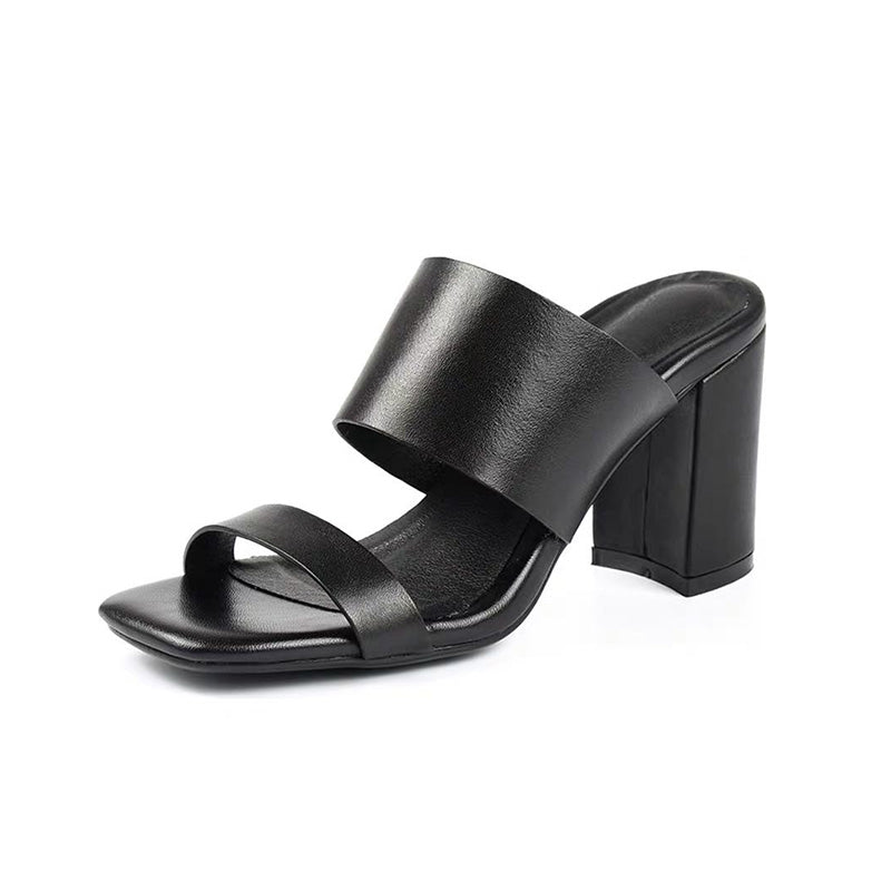 Thick-heeled black slippers for outdoor wear