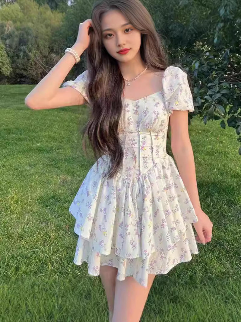 Geblümtes Kleid