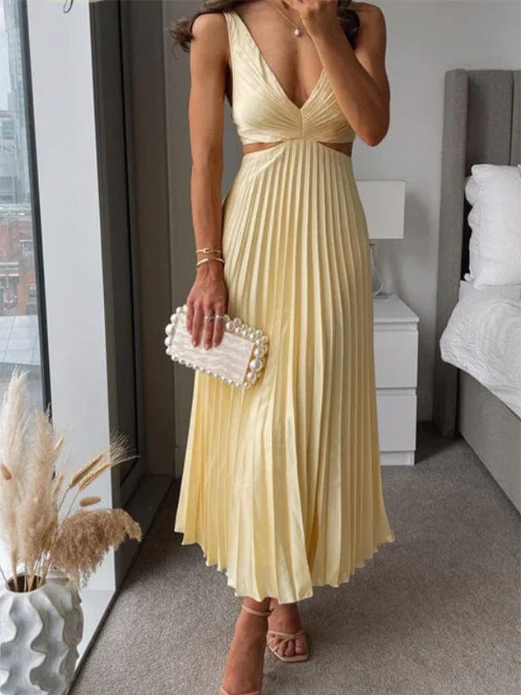 Elegant Sleeveless Pleated Dress