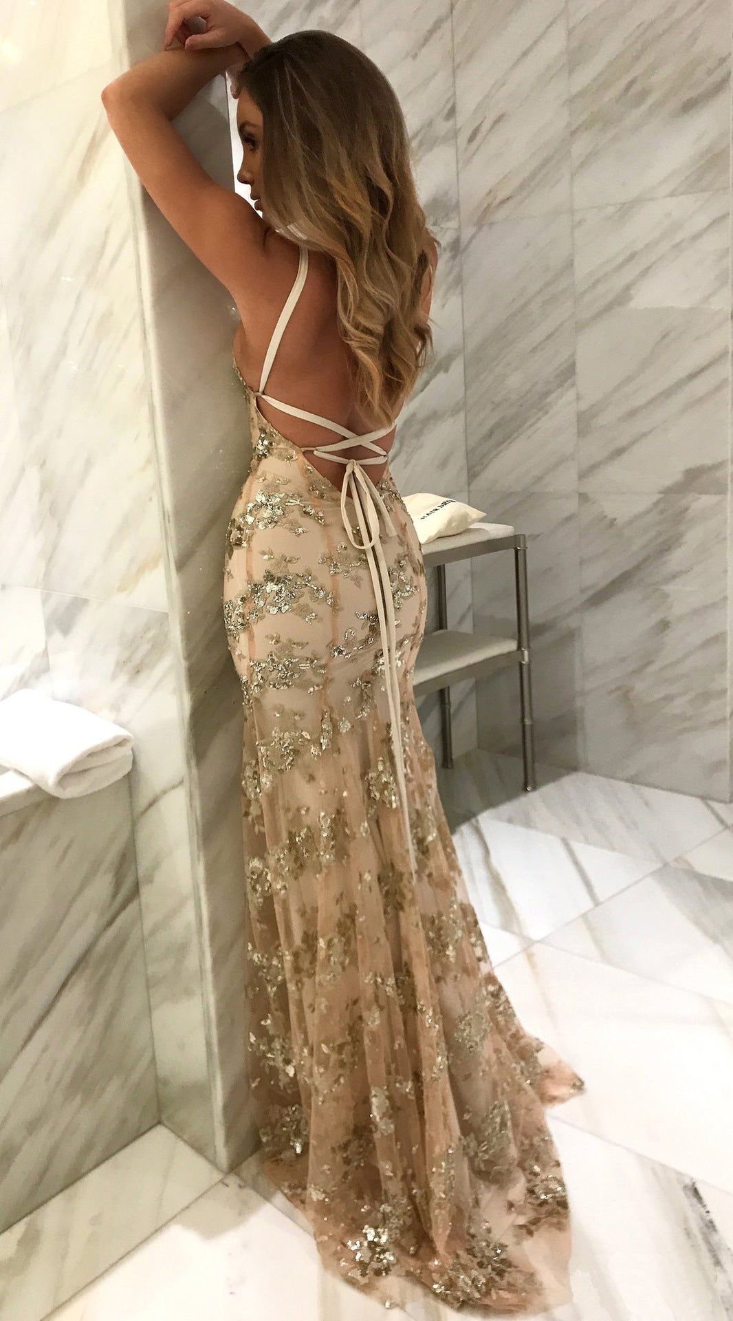 Damen-Trägerkleid mit V-Ausschnitt und Pailletten