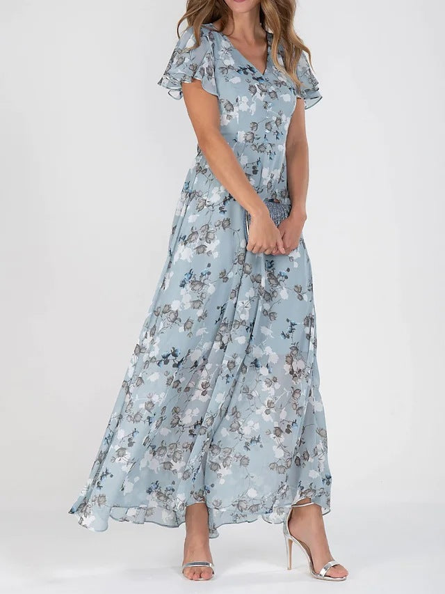 Kleid mit V-Ausschnitt und enger Taille